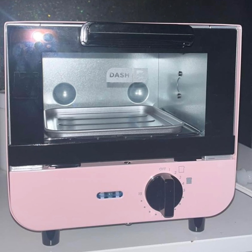 DASH mini toaster oven - Picture 3 of 3